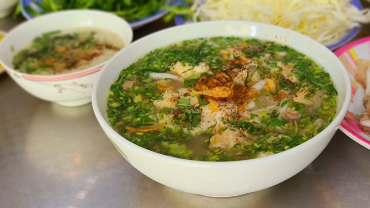 Bánh canh cá lóc Huế