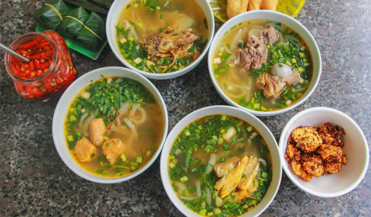 Bánh canh cá lóc Huế