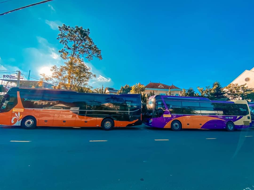 Xe Nguyen Kim Limousine di Da Lat