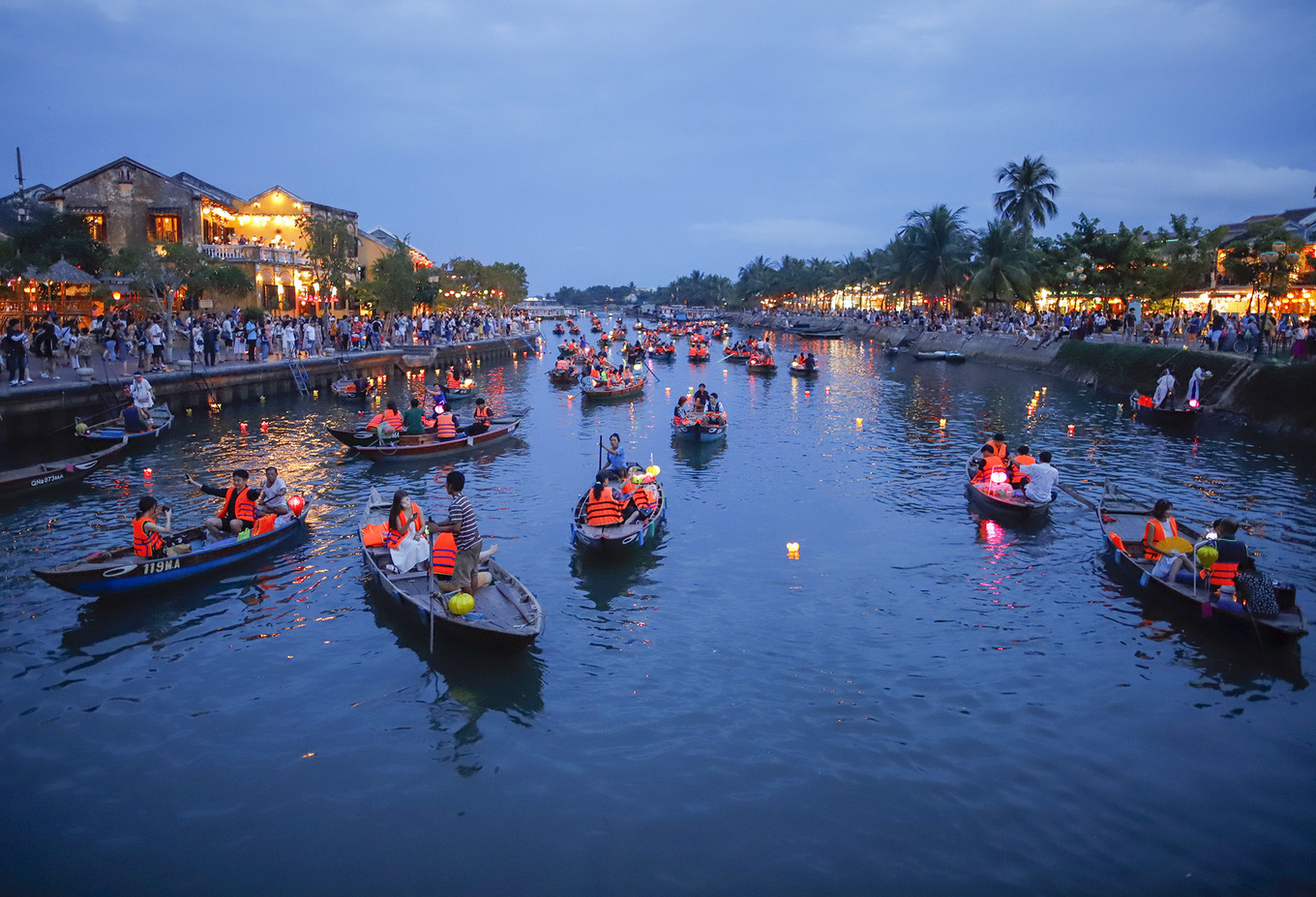 le hoi hoa dang hoi an thumb 1