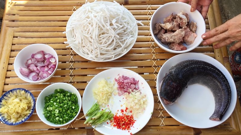 Bánh canh cá lóc Huế