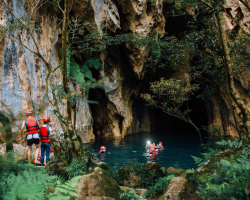 Hang Thủy Cung - Quảng Bình vẻ đẹp tiềm ẩn chưa được khai phá Thung Lũng sinh tồn - Hang Thủy Cung Quảng Bình