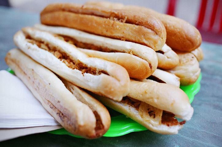 Food Tour Hải Phòng - Bánh mì cay