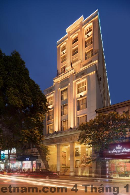 Mặt tiền Silk Path Hotel Hanoi trên phố Hàng Bông