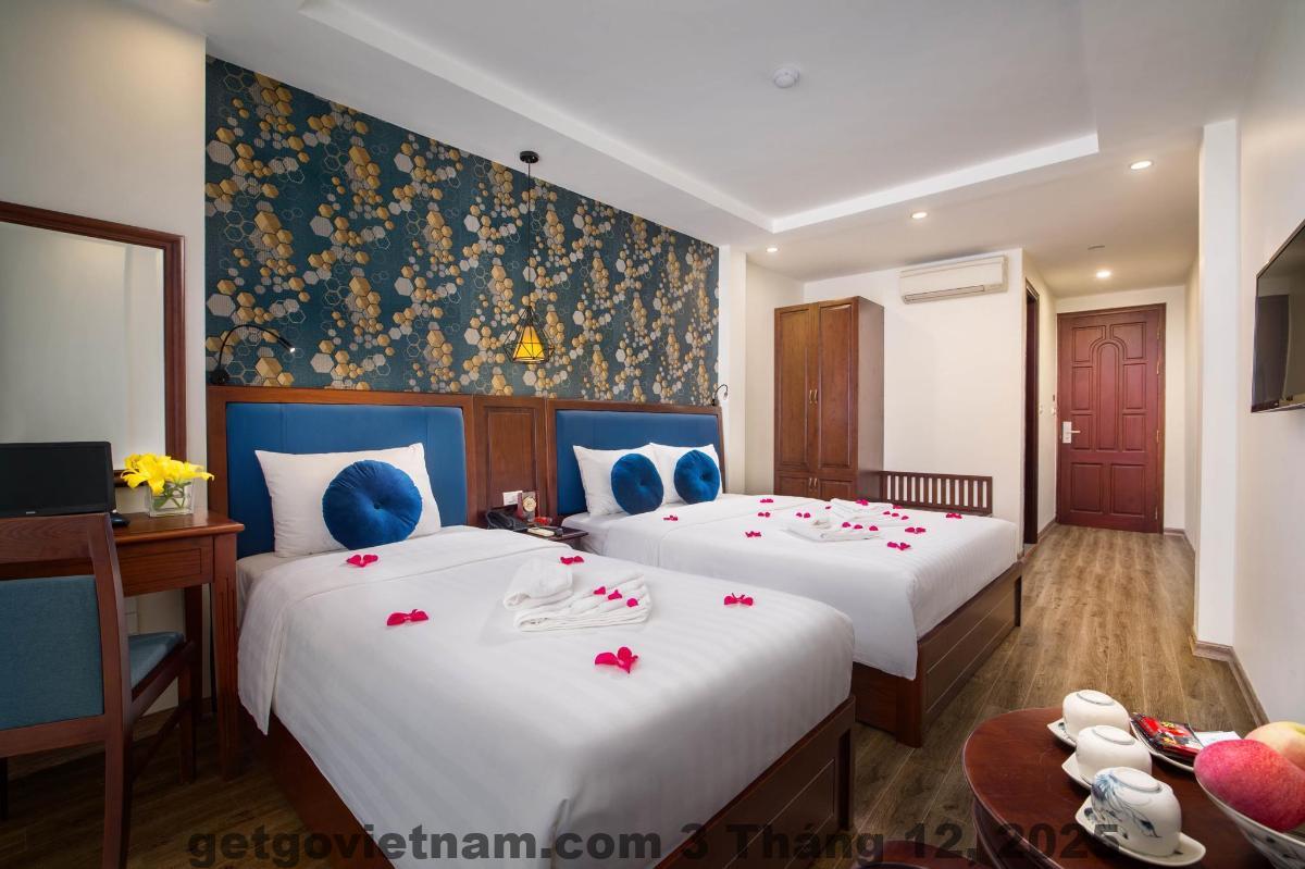Phòng ngủ tiêu chuẩn tại Holiday Emerald Hotel Hà Nội