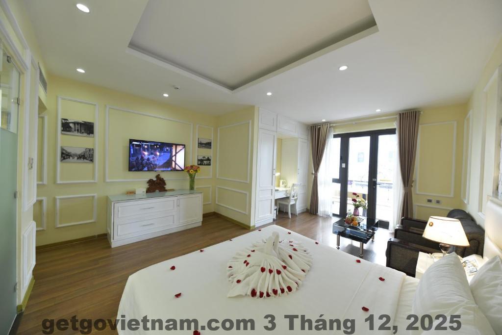 Phòng view phố tại Hanoi HM Boutique Hotel gần Hồ Hoàn Kiếm