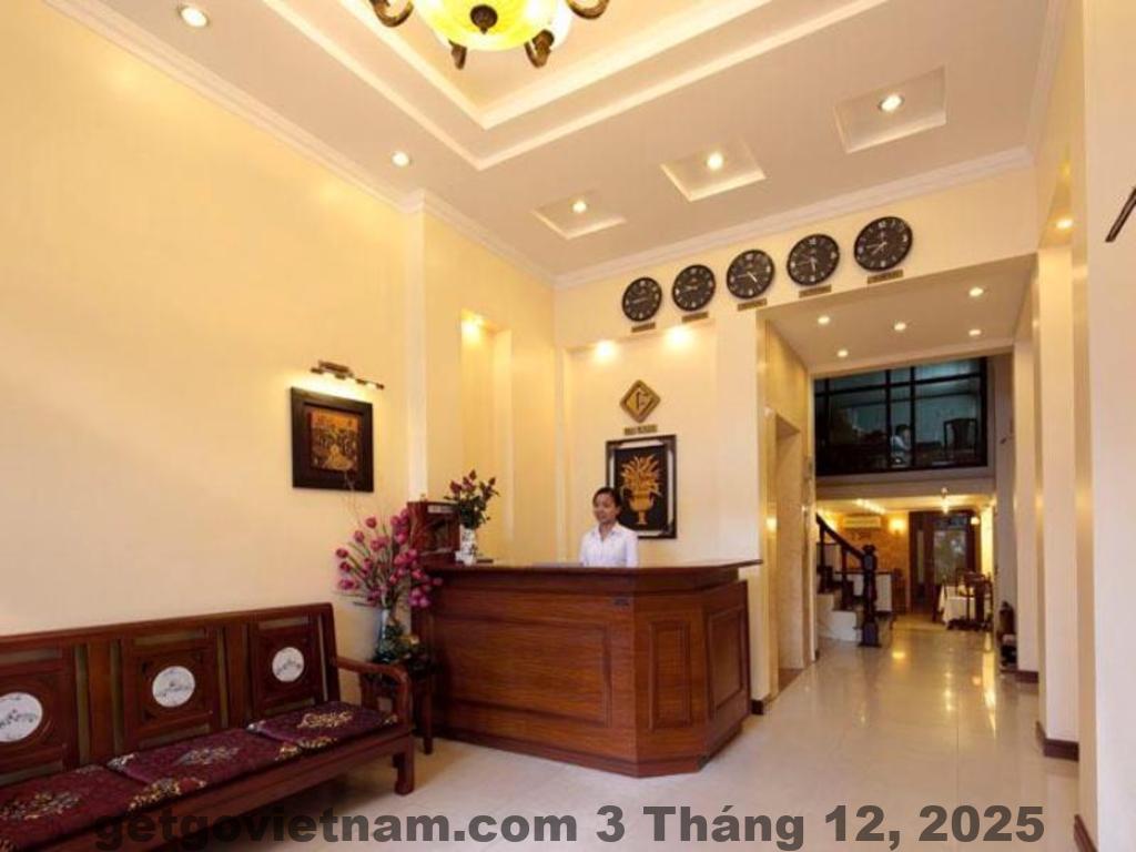 Tiền sảnh Gia Thịnh Boutique Hotel Hà Nội phong cách truyền thống và ấm cúng