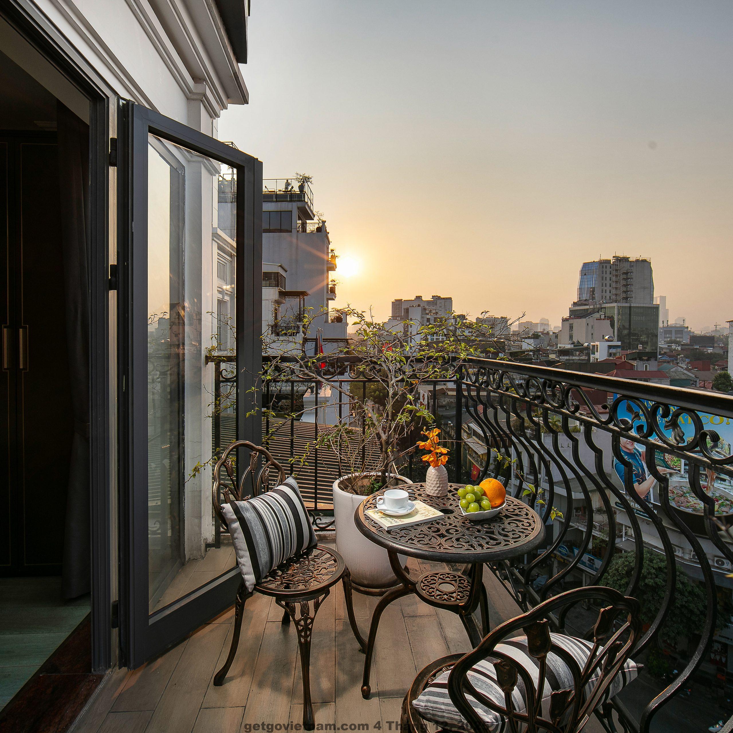 Bể bơi rooftop San Palace Hotel Hanoi