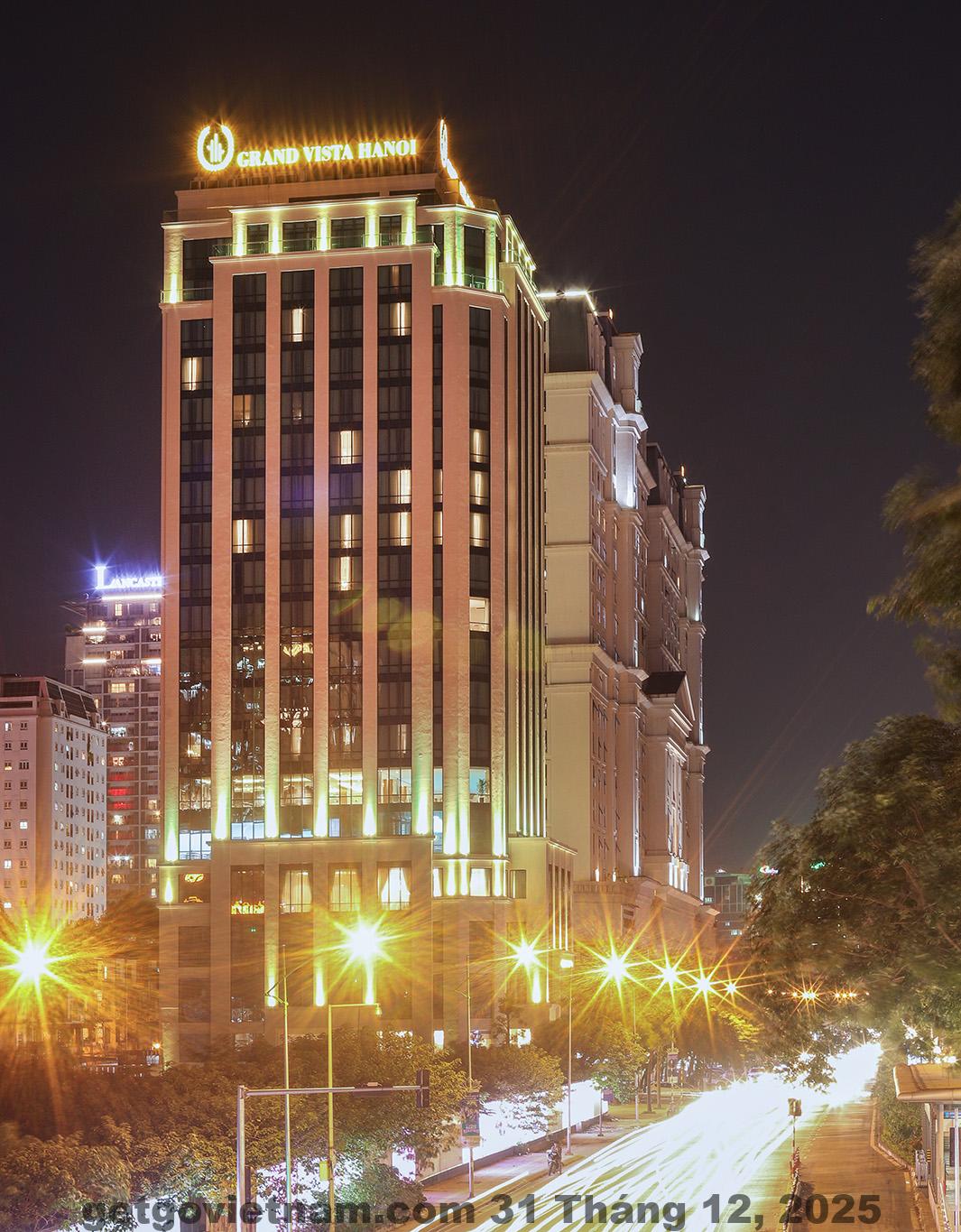 Toàn cảnh mặt tiền khách sạn Grand Vista Hanoi ban đêm