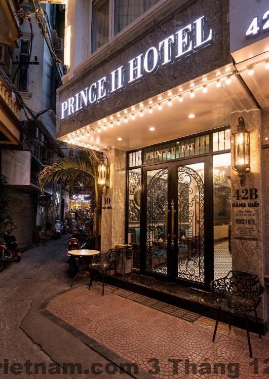 Mặt tiền Hanoi Prince II Hotel ban đêm