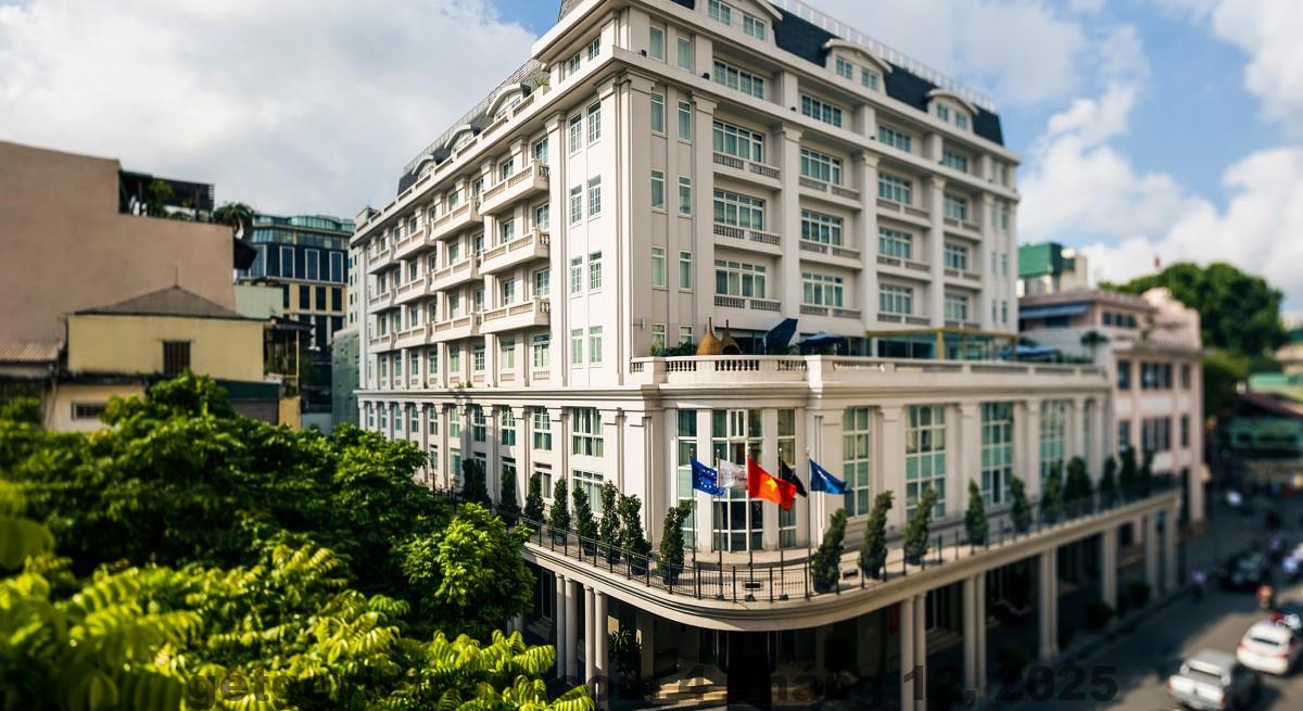 Mặt tiền Hotel de l’Opera Hanoi MGallery với kiến trúc Pháp ấn tượng