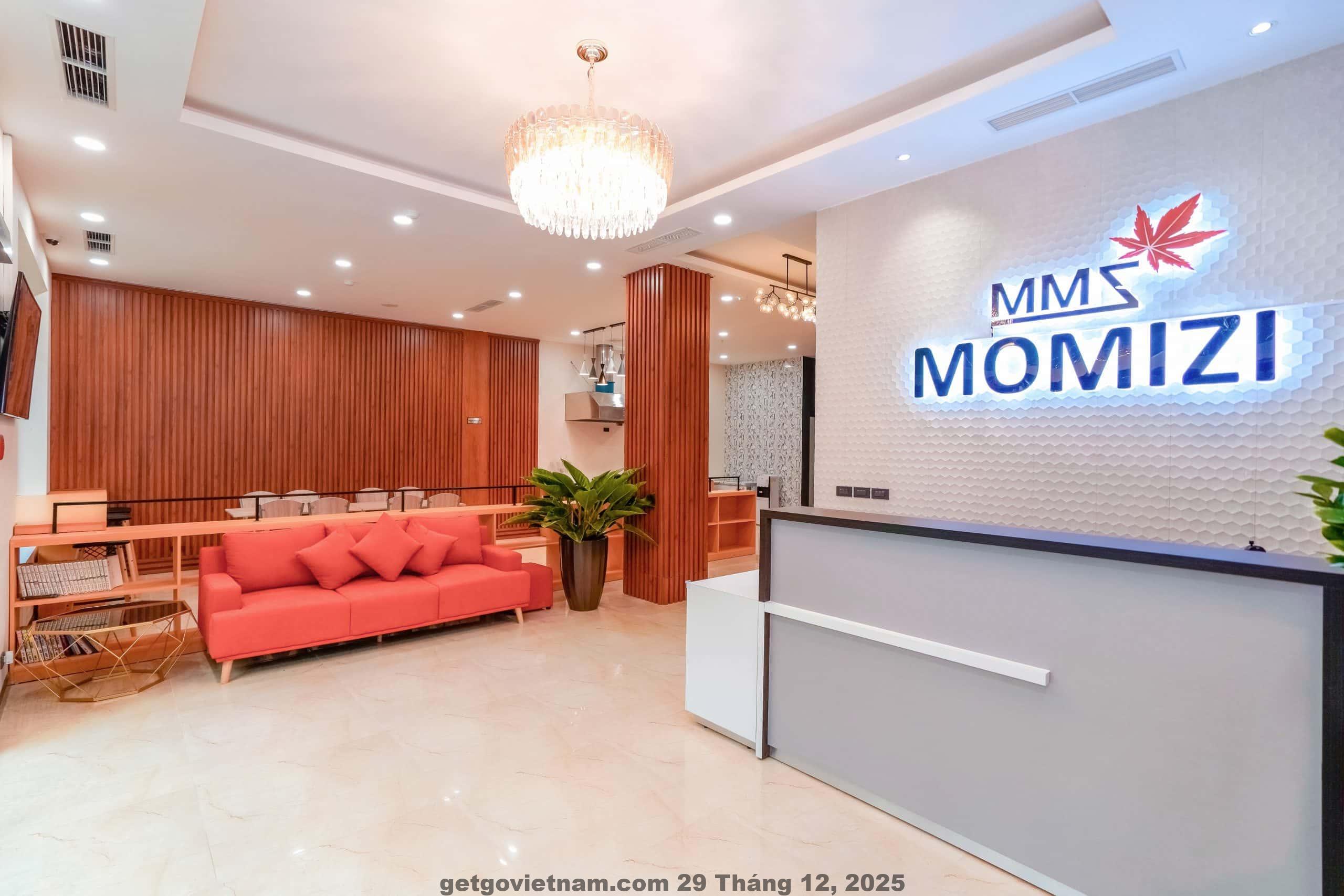 Quầy lễ tân Momizi Hotel Hanoi thân thiện