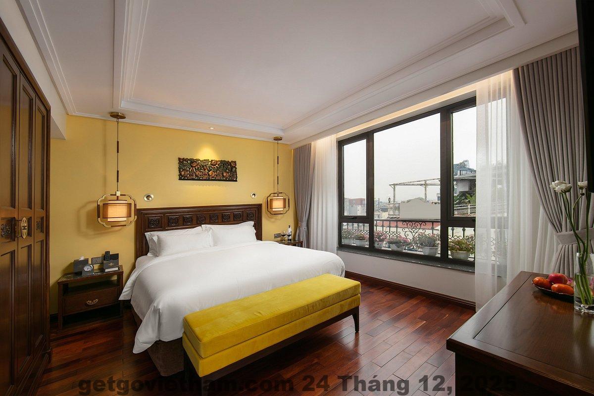 Không gian xung quanh San Premium Hotel
