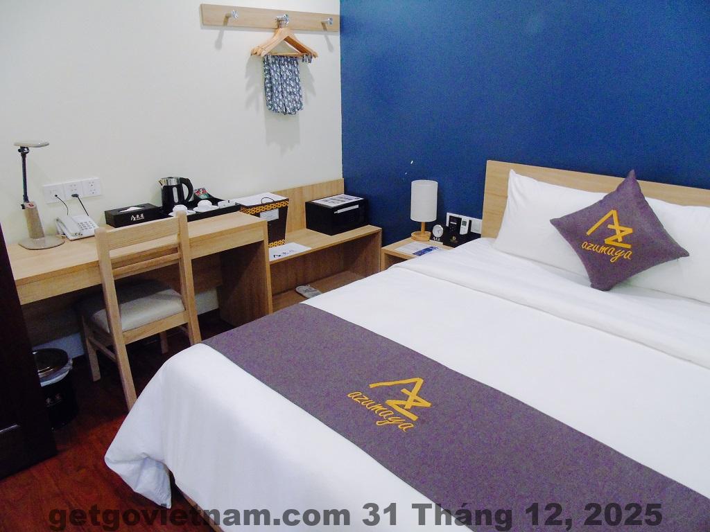 Mặt tiền Azumaya Hotel Kim Mã 3 Hà Nội vào buổi tối, phong cách Nhật Bản hiện đại