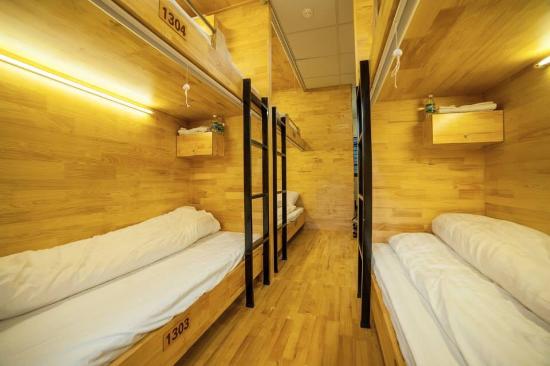 Phòng dorm tại Box Hotel Hanoi cho khách ba lô