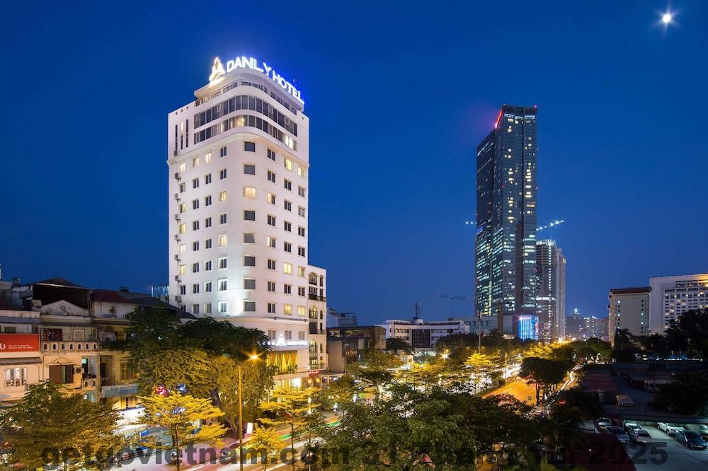 Toàn cảnh mặt tiền khách sạn Danly Hà Nội