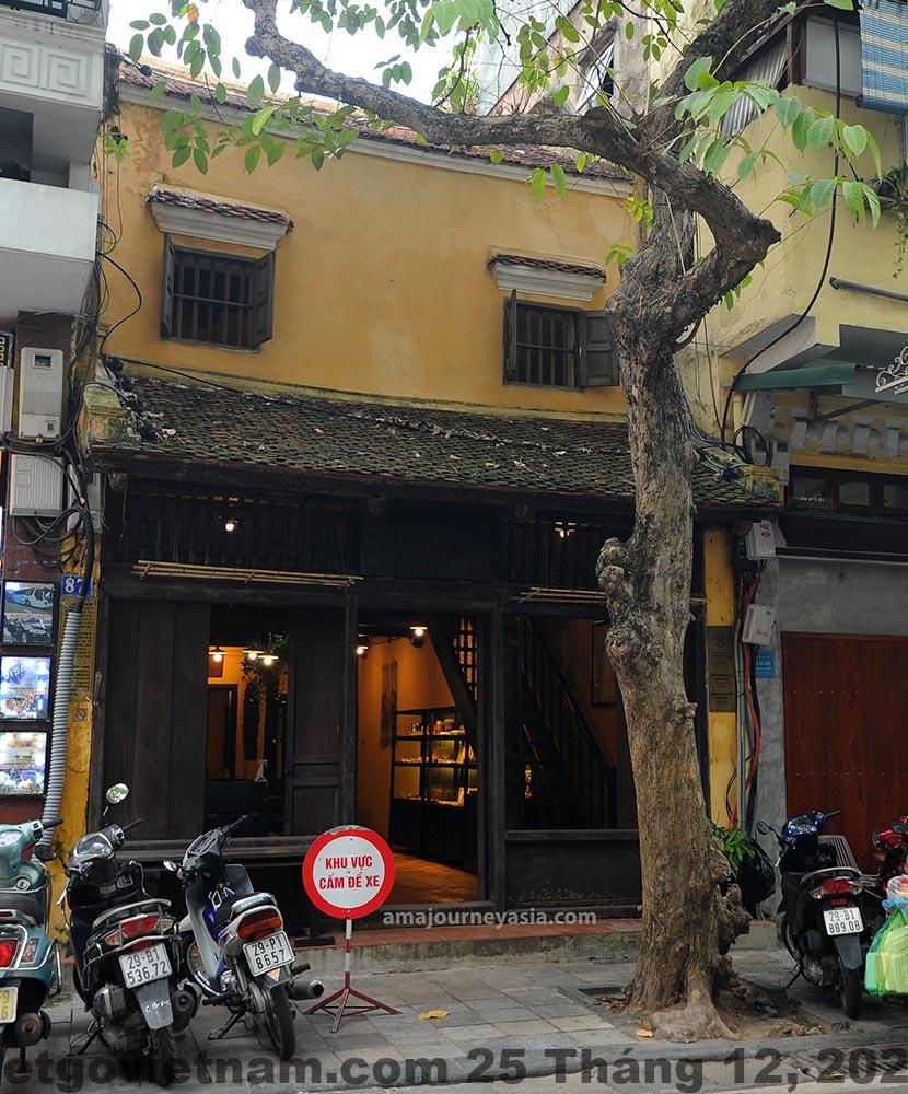 Phòng ngủ phong cách Hà Nội cổ điển tại Hanoi Ancient Homestay