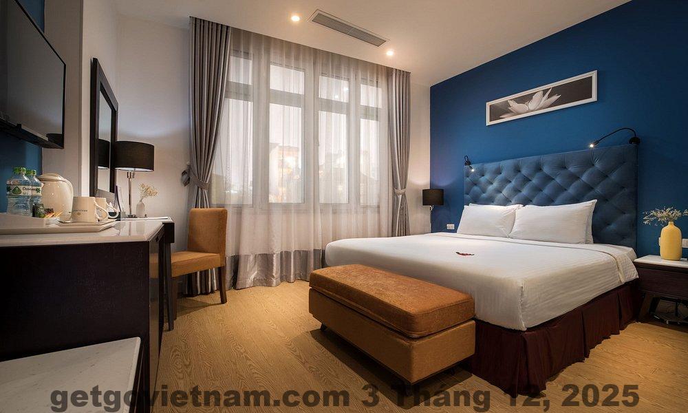 Tiền sảnh và mặt trước khách sạn Hanoi Brilliant Hotel & Spa ở khu phố cổ Hà Nội
