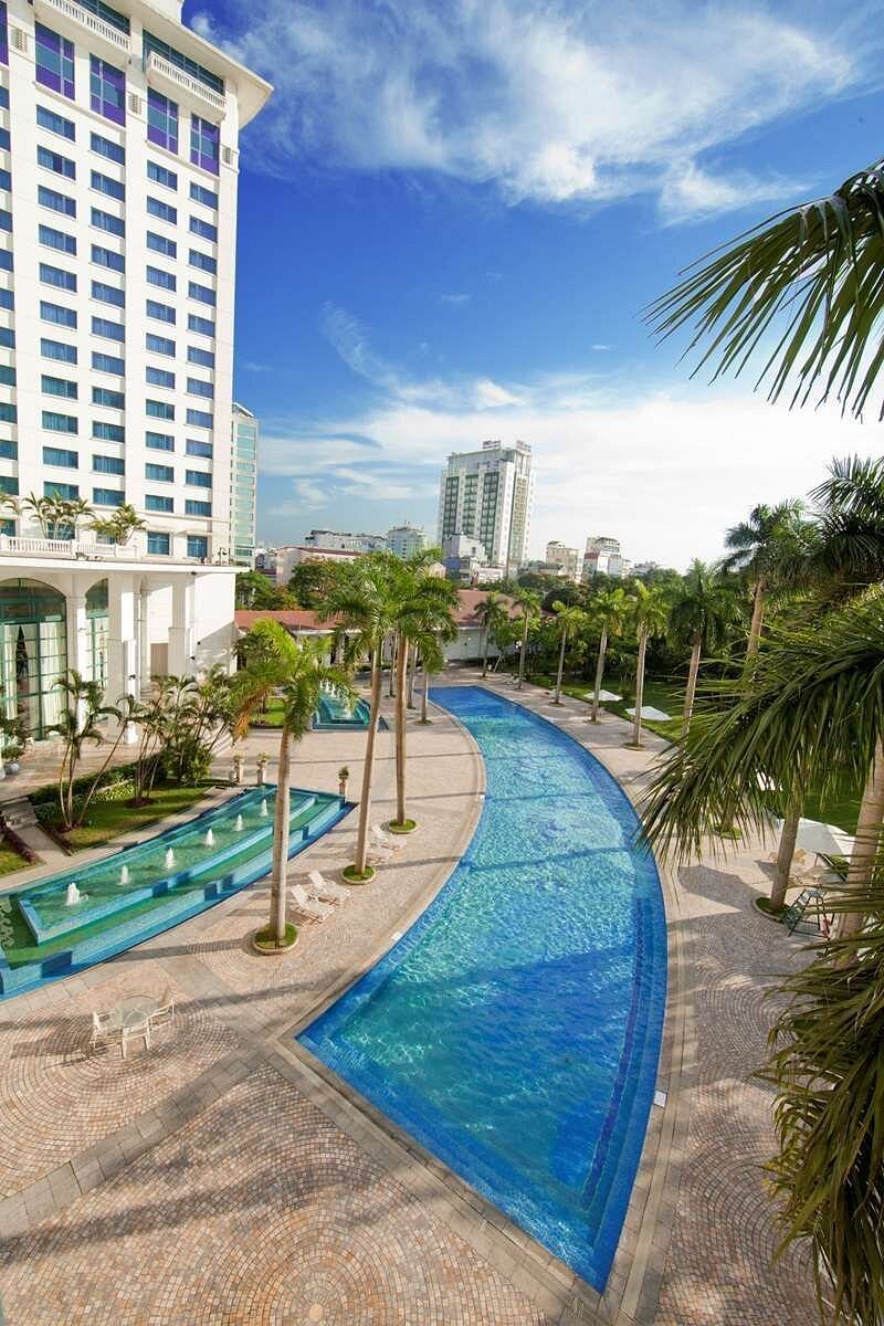 Toàn cảnh Khách sạn Hà Nội Daewoo từ bên ngoài