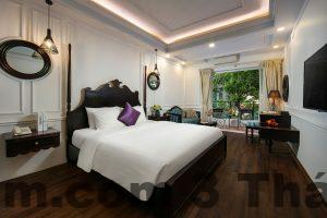 king roomm with balcony 1