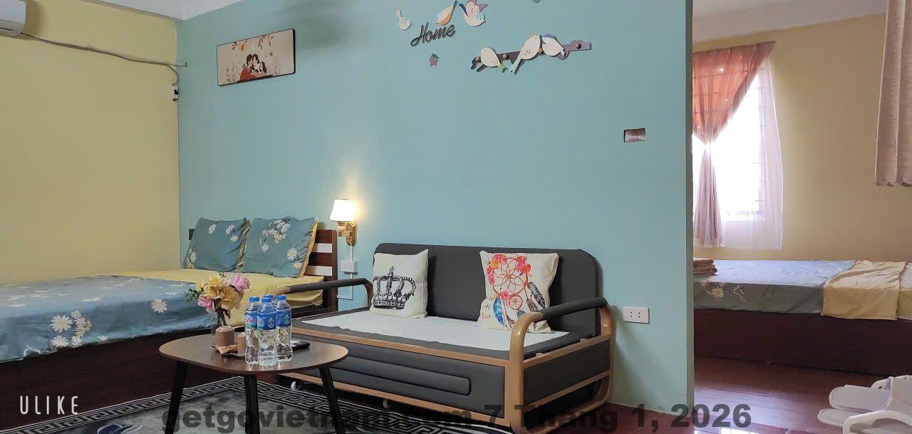 Phòng ngủ tiêu chuẩn tại Sunny Homestay Hanoi với nội thất đơn giản