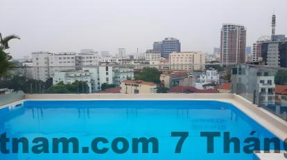 Hồ bơi rooftop tại Champton Hanoi Hotel với view thành phố Hà Nội