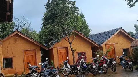 Phòng ngủ tiêu chuẩn tại Khách Sạn Vạn Duy Quản Bạ với nội thất cơ bản