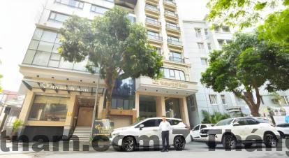 Khu vực buffet sáng Sen Grand Hotel & Spa với món Việt cơ bản