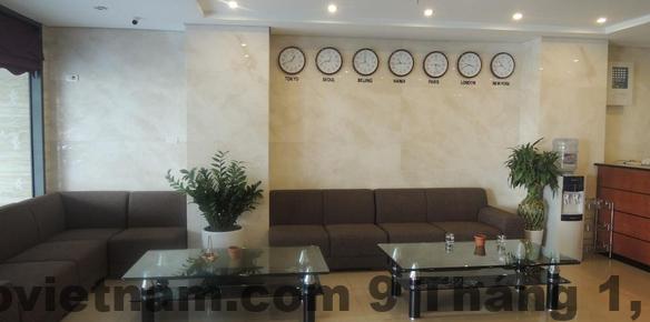 Khu vực ăn sáng đơn giản tại Bounty Hotel với thực đơn cơ bản