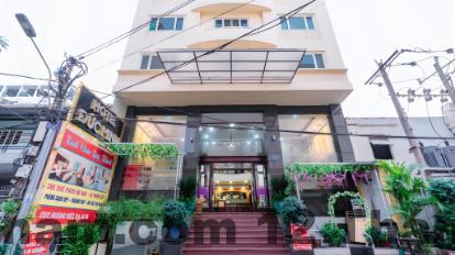 Phòng nghỉ tiêu chuẩn tại Khách Sạn Minh Đức 2 với nội thất cơ bản