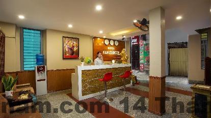 Phòng ngủ Hotel Nam Cường X với thiết kế hiện đại, giường lớn và ánh sáng tự nhiên