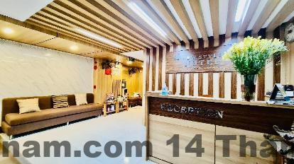 Phòng ngủ tiêu chuẩn tại RedDoorz Sao Hotel Nguyen Ngoc Vu với nội thất đơn giản