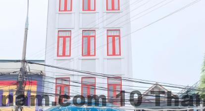 Không gian ăn uống đơn giản tại Hong Ha Airport Hotel