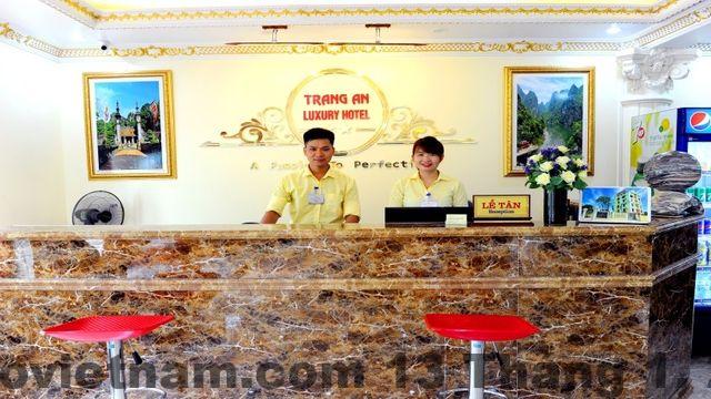 Tiện ích hồ bơi tại khách sạn Trang An Luxury