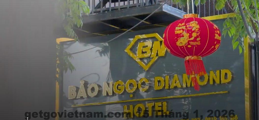 Một trong những phòng ngủ tại khách sạn, nội thất hiện đại và tinh tế.