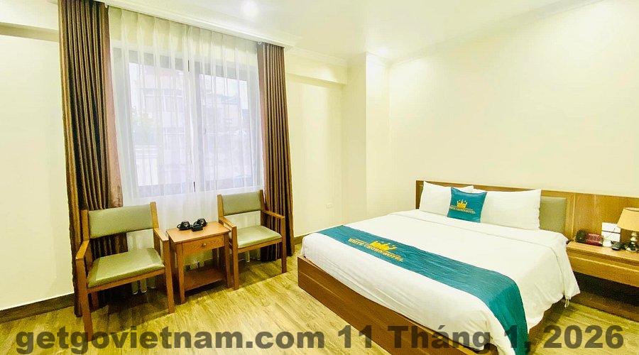 Khu vực ăn sáng đơn giản tại Khách sạn Vườn Đào