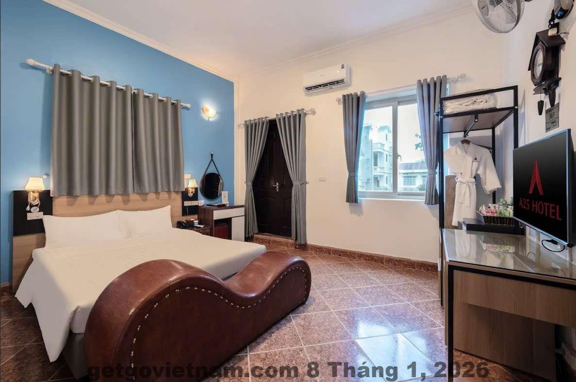 Phòng nghỉ Nhà Nghỉ Ánh Dương với giường đôi, nội thất đơn giản và diện tích nhỏ