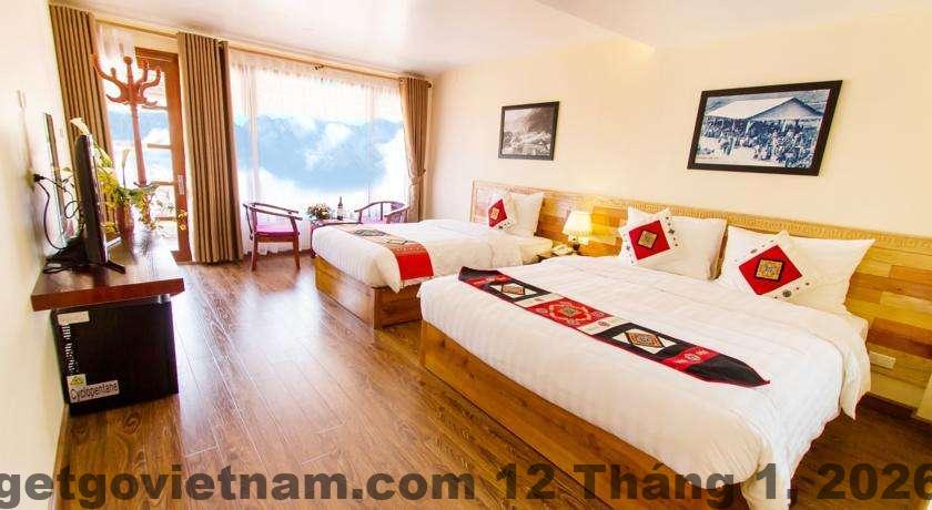 Khu vực lễ tân khách sạn tại Sa Pa với phong cách thân thiện, gần gũi