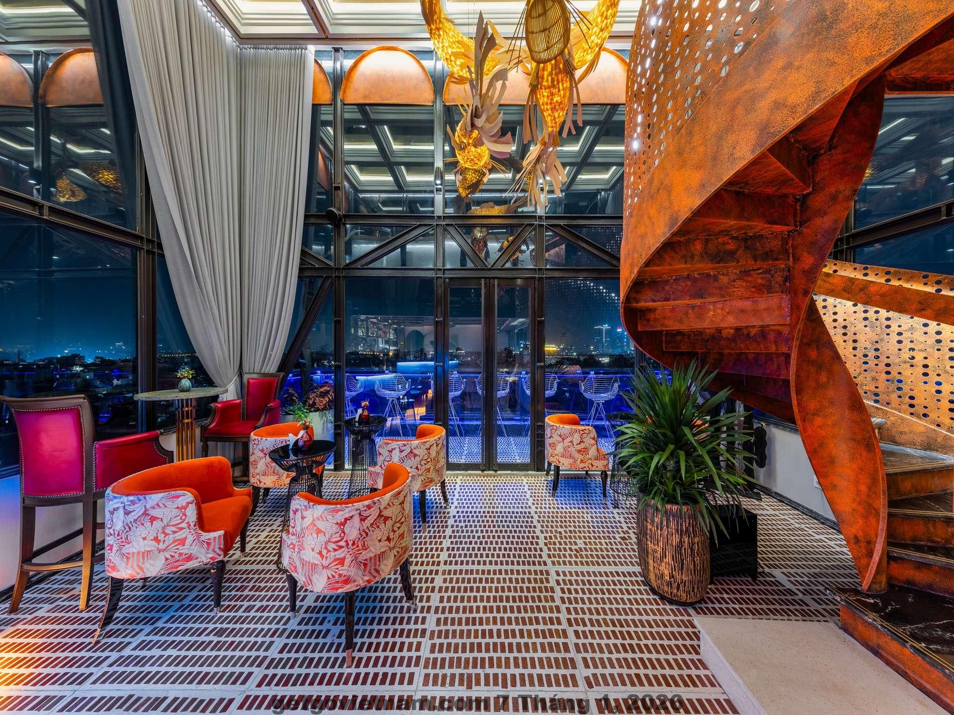 Phòng ngủ tại Palago Boutique Hanoi Hotel với nội thất hiện đại, tông màu ấm và giường lớn