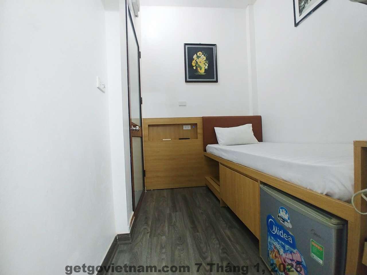 Quầy lễ tân Urban Slumber Dormitory với nhân viên thân thiện hỗ trợ khách