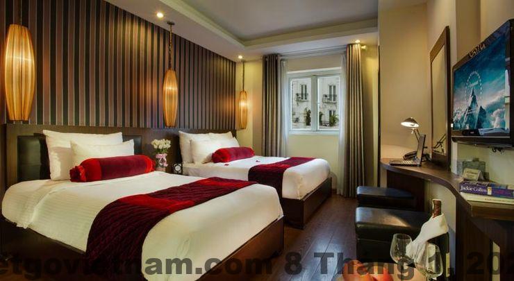 Phòng ngủ tại Golden Art Hotel thiết kế cổ điển đơn giản, diện tích vừa phải