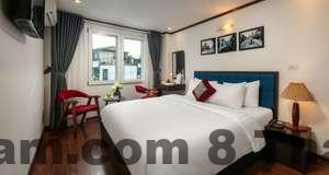 Quầy lễ tân khách sạn boutique phố cổ