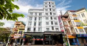 Hồ bơi khách sạn Liberty nhỏ nhưng sạch sẽ