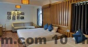 Phòng nghỉ tại Inearth Hotel với thiết kế tinh tế, ánh sáng tự nhiên và đầy đủ tiện nghi hiện đại