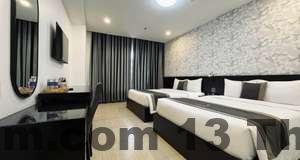 Hình ảnh các nhân viên khách sạn Tulip luôn nhiệt tình hỗ trợ khách hàng.