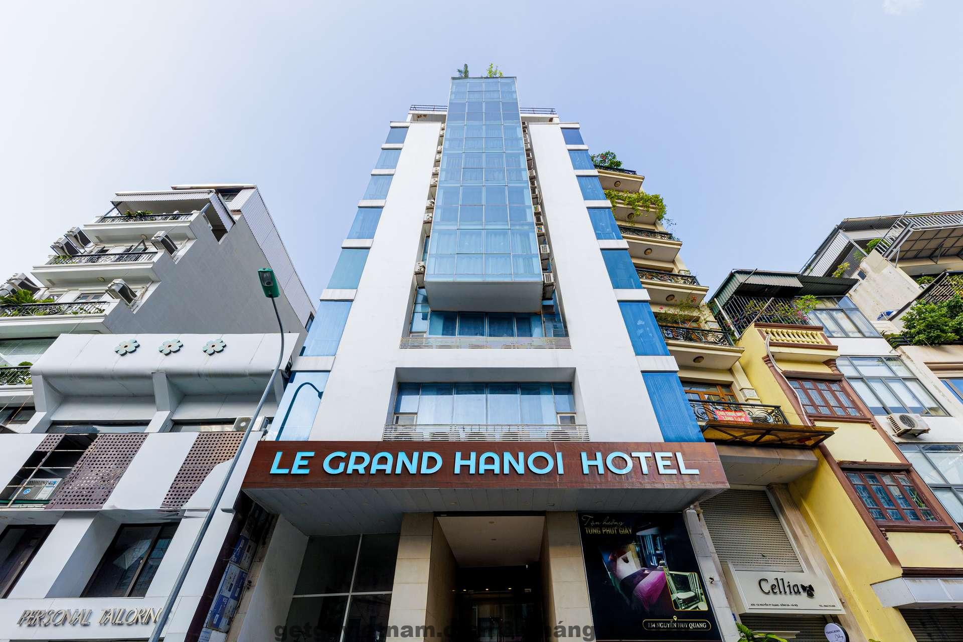 Tổng thể tòa nhà BLUE HA NOI HOTEL nhìn từ bên ngoài