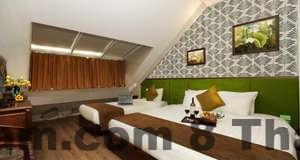 Khu vực ăn sáng tại Golden Art Hotel với thực đơn đơn giản, gọn gàng