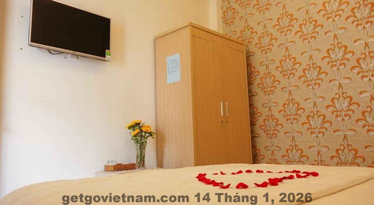 Hồ bơi tại khách sạn, không gian nhỏ nhưng sạch sẽ.