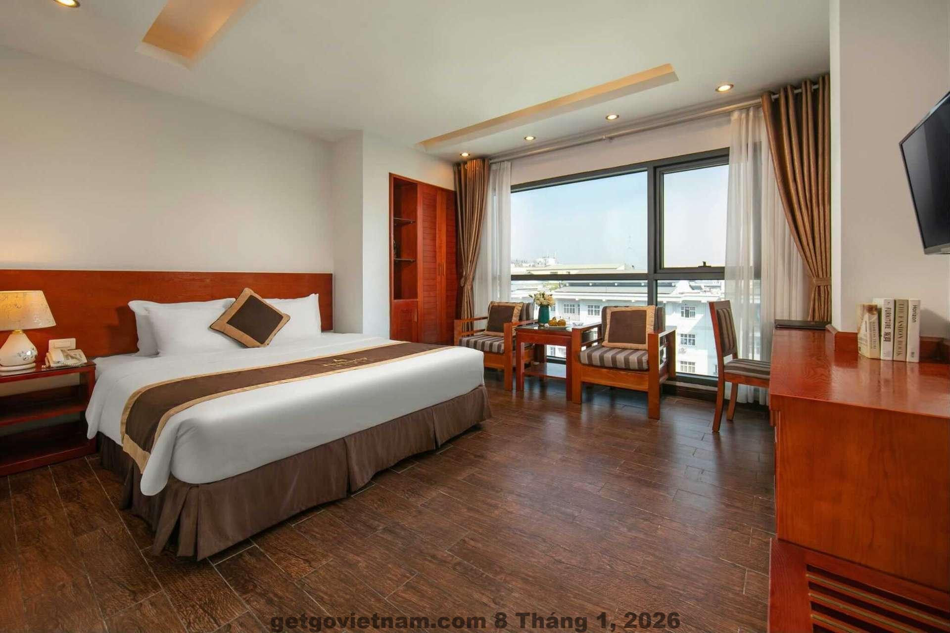 Phòng ngủ tiêu chuẩn tại King’s Hotel Mỹ Đình – thiết kế đơn giản, thiên về công năng