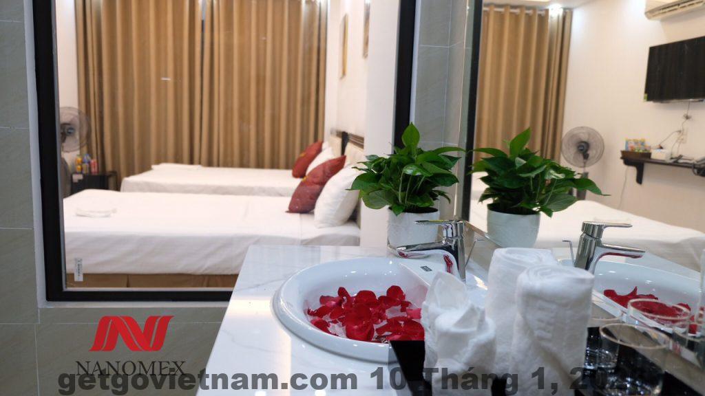 Bữa sáng với các món ăn truyền thống như phở và bún chả